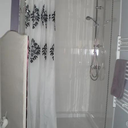 فندق مبيت وإفطار Chambres D'hotes La Belle Haute 3*